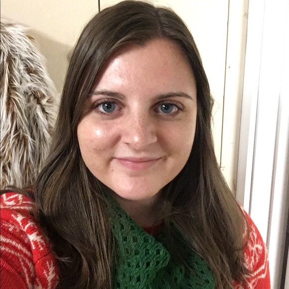 Meet your Posher, Alyssa - Picture 1 of 1